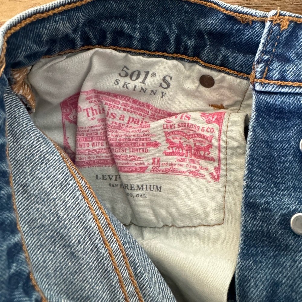 LEVI'S 145 Years Limited Edition 501 Premium Skinny Rainbow Button Fly W25 L28 - Picture 9 of 10